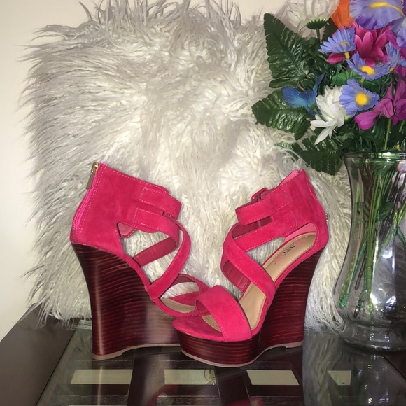 Women’s Fuchsia Wedge Strap Sandals - Picture 3 of 12